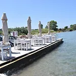 Petrakis 4* Lefkimi