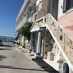 Petrakis بيت ضيافة ليفكيمي